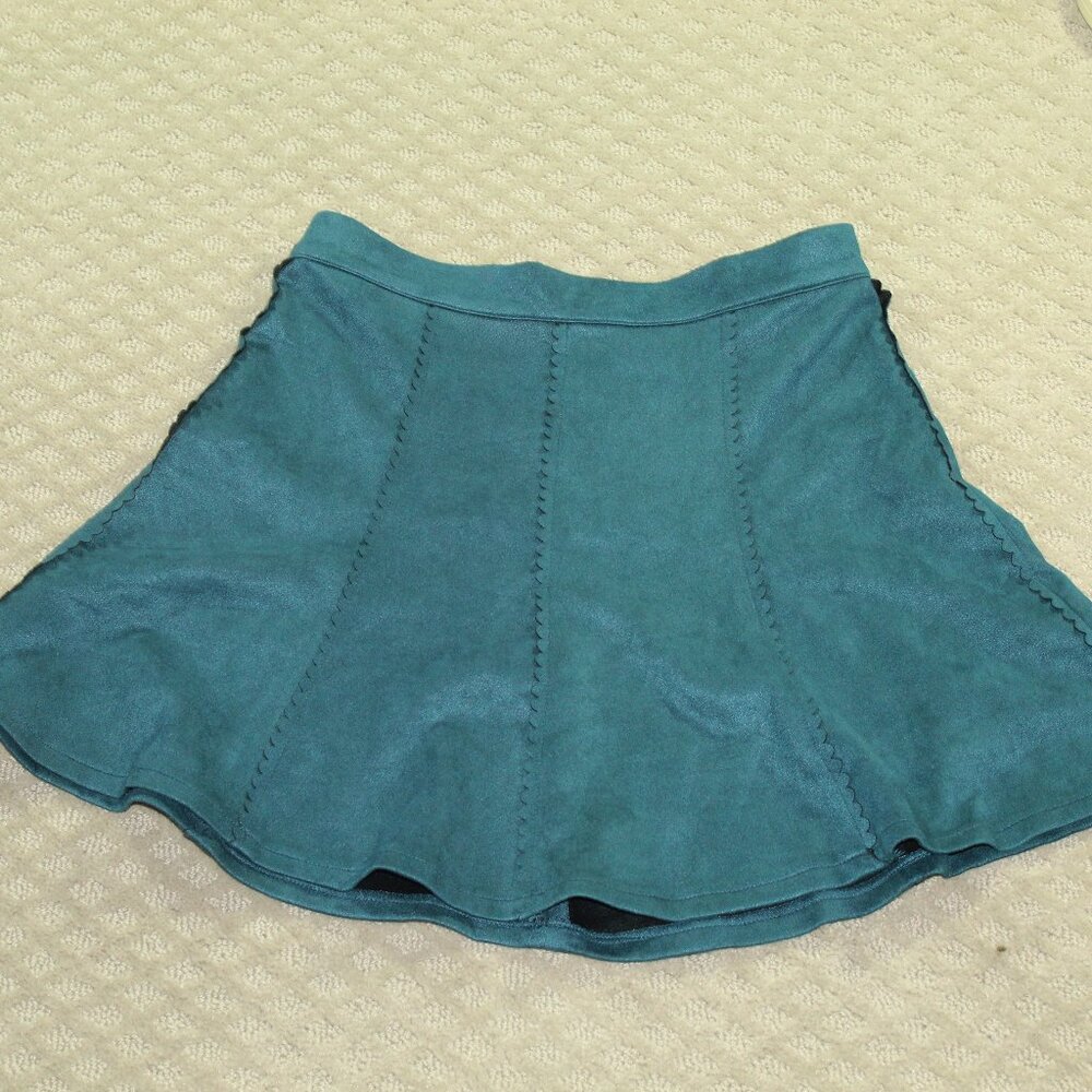 Alya Junior Large Green Faux Suede Mini Skirt